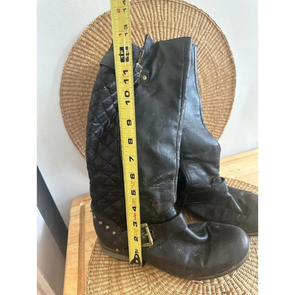 Women’s size 7.5 zip up boots - Picture 2 of 10